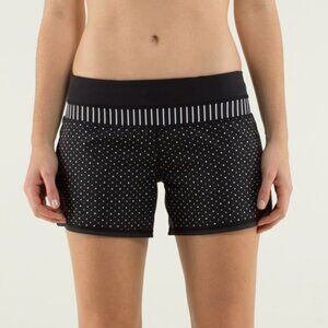 Lululemon Women's Groovy Run Short *2-way Stretch - Black/White